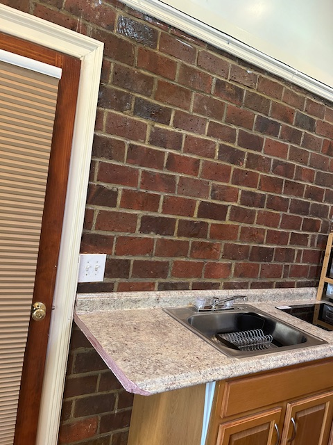 Beautiful and Convenient Compact Studio - Photo 2