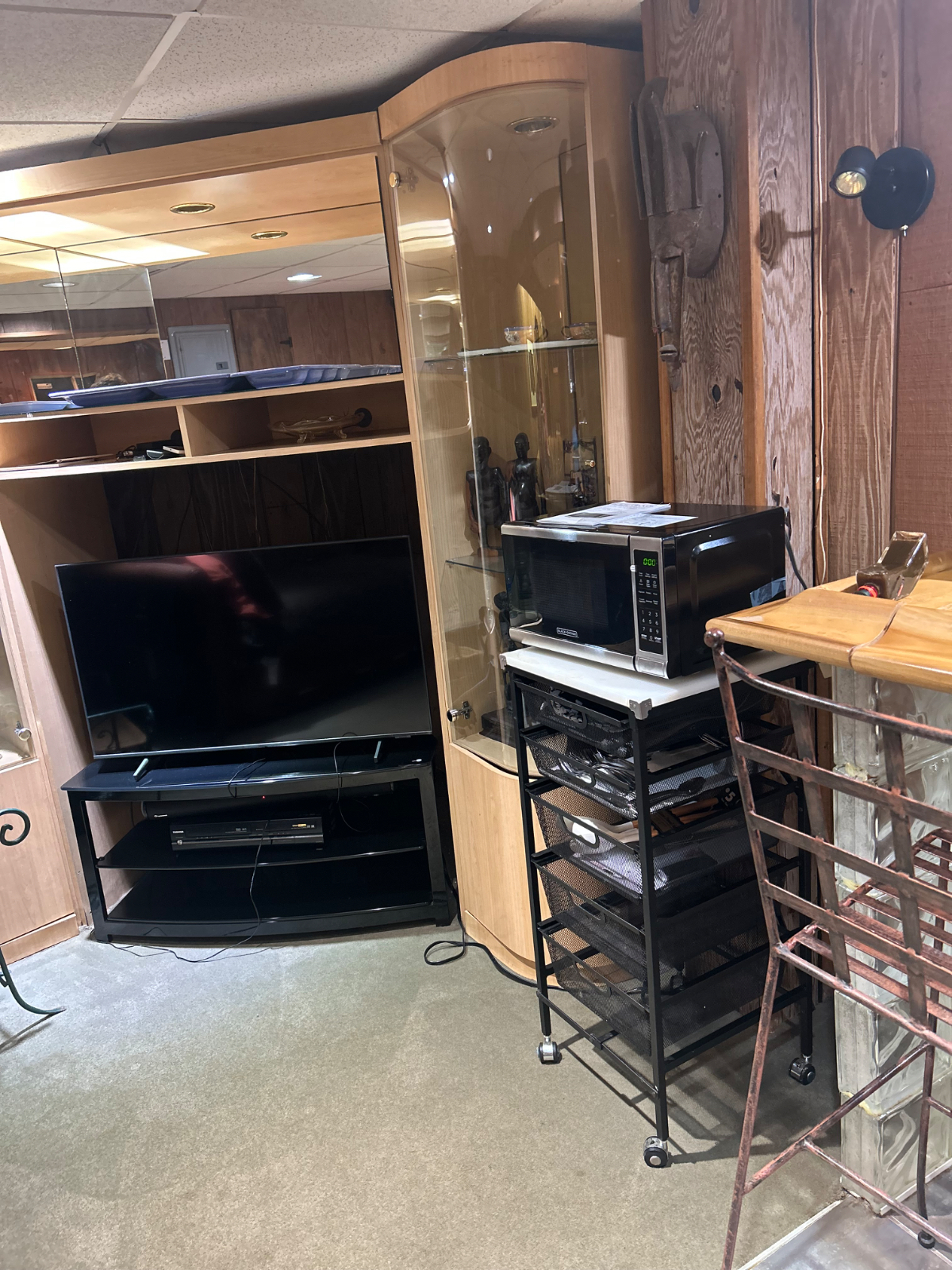 Beautiful and Convenient Compact Studio - Photo 10