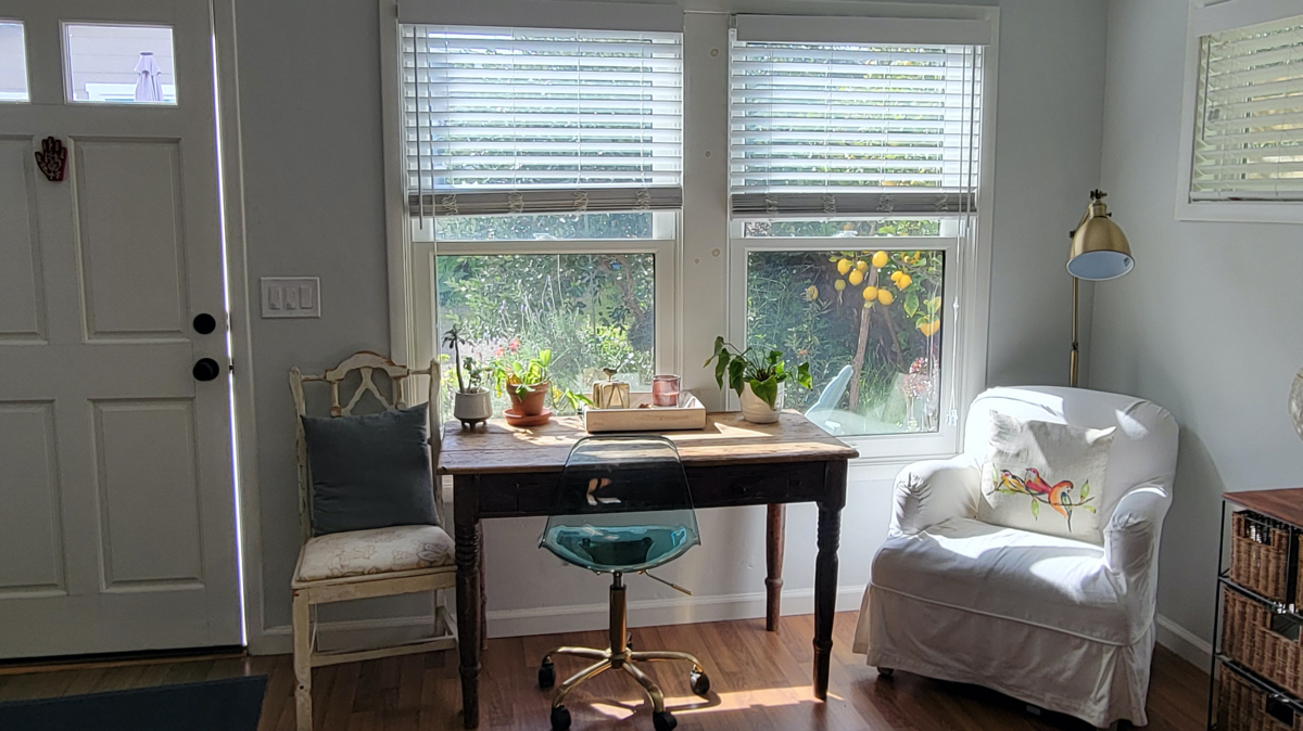 Bright and cozy Studio in desirable walkable neighborhood - Photo 1