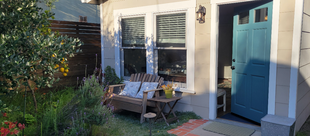 Bright and cozy Studio in desirable walkable neighborhood - Photo 4
