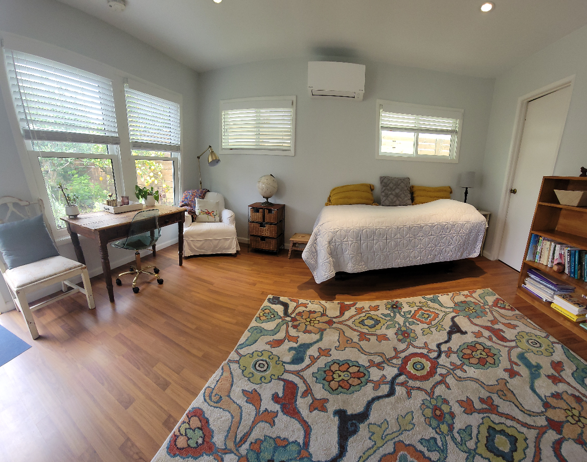 Bright and cozy Studio in desirable walkable neighborhood - Photo 5