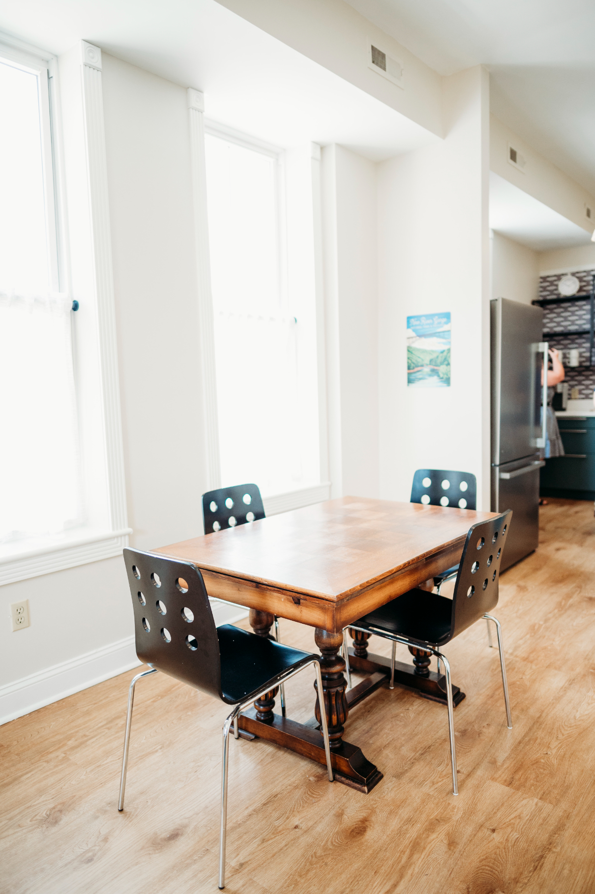 Newly renovated 2BR upstairs apartment in town - Photo 7