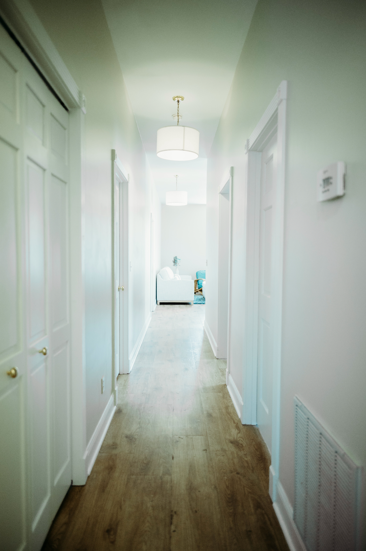 Newly renovated 2BR upstairs apartment in town - Photo 8