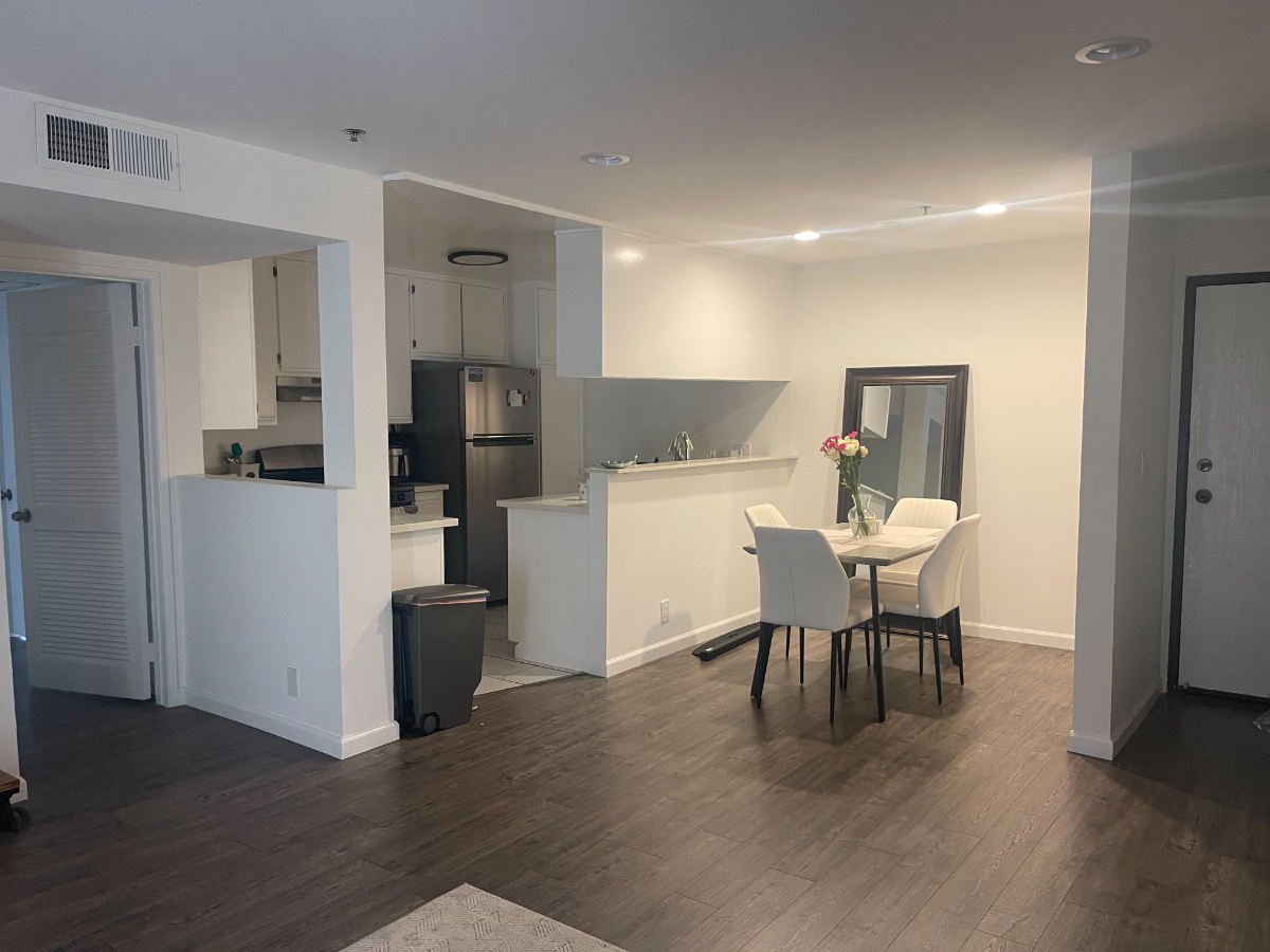 Cozy & Peaceful Apartment walking distance from Cedar Sinai Hospital - Photo 2