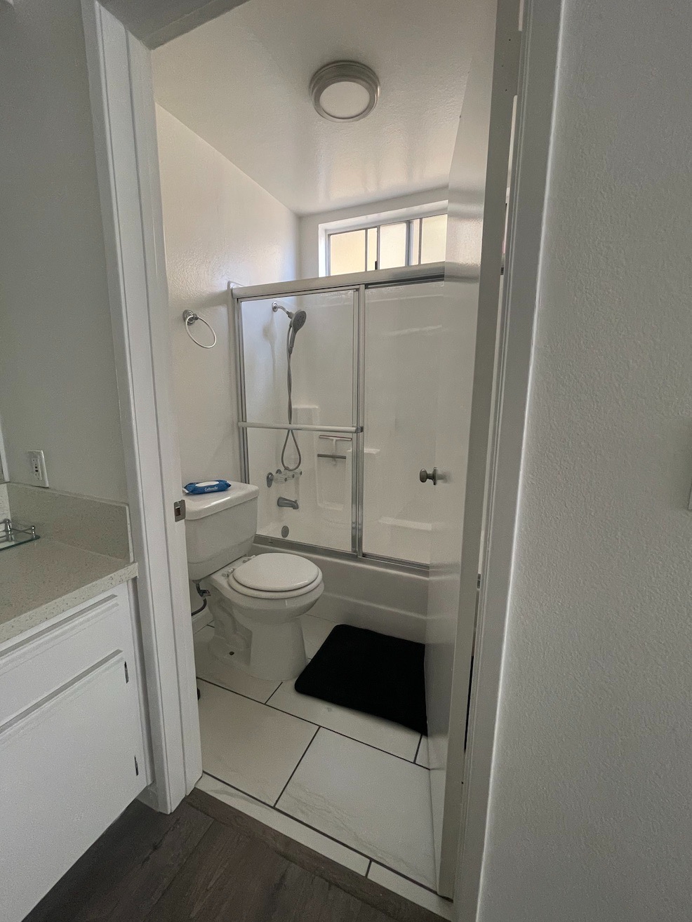 Cozy & Peaceful Apartment walking distance from Cedar Sinai Hospital - Photo 6