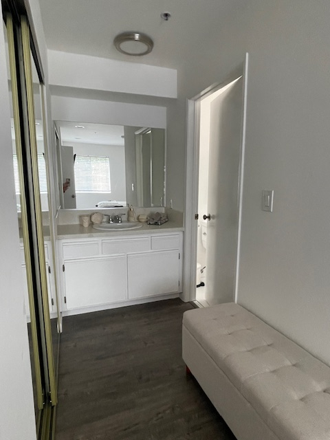 Cozy & Peaceful Apartment walking distance from Cedar Sinai Hospital - Photo 5