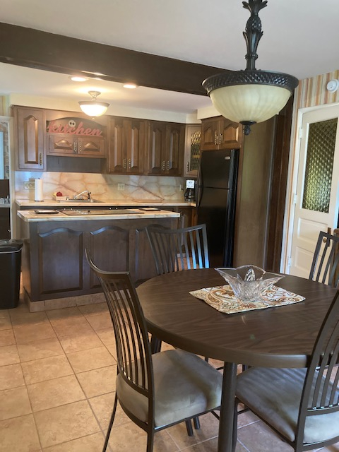 Executive Style First Floor Apartment - Photo 5