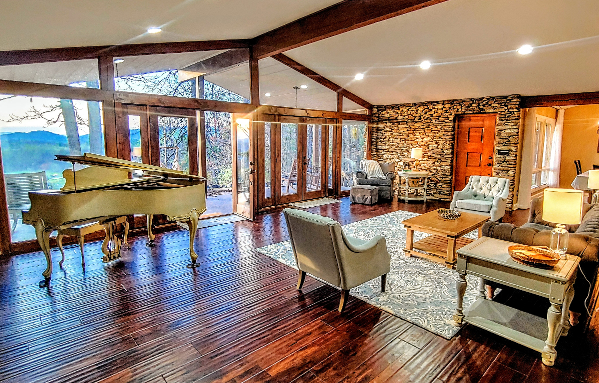 Mountain Dream Home with a view - Photo 3