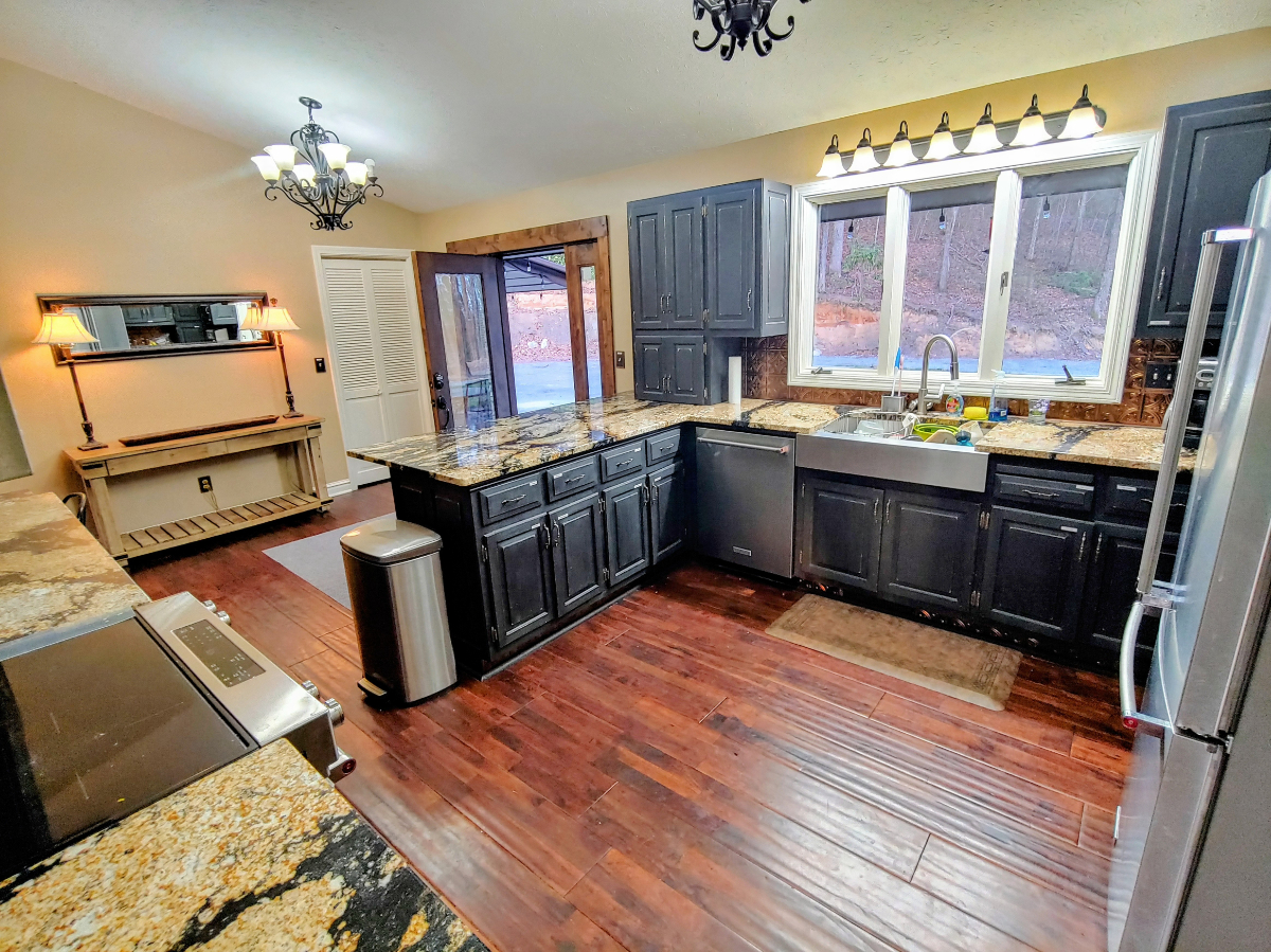 Mountain Dream Home with a view - Photo 11