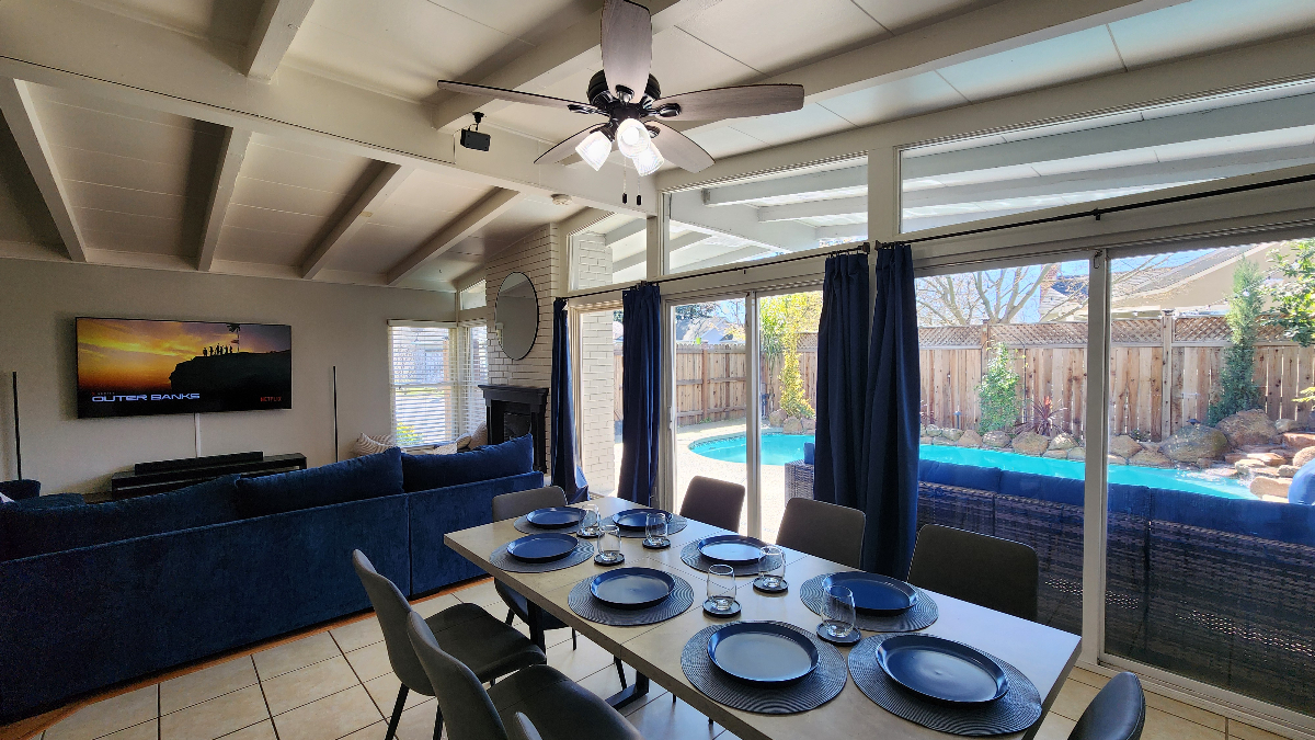 Beautifully furnished property with pool near downtown Sacramento - Photo 1