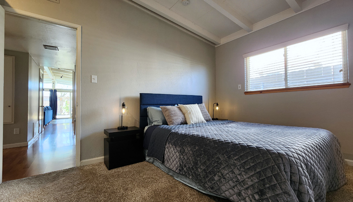 Beautifully furnished property with pool near downtown Sacramento - Photo 5