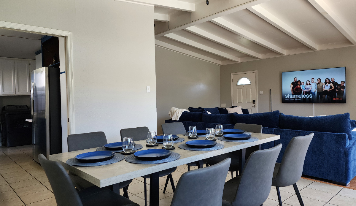 Beautifully furnished property with pool near downtown Sacramento - Photo 4