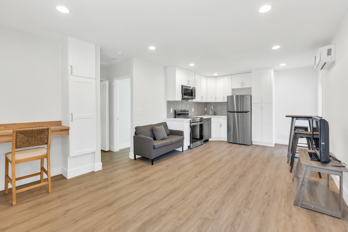 Brand new construction - 1 bed 1 bath private yard - Photo 1