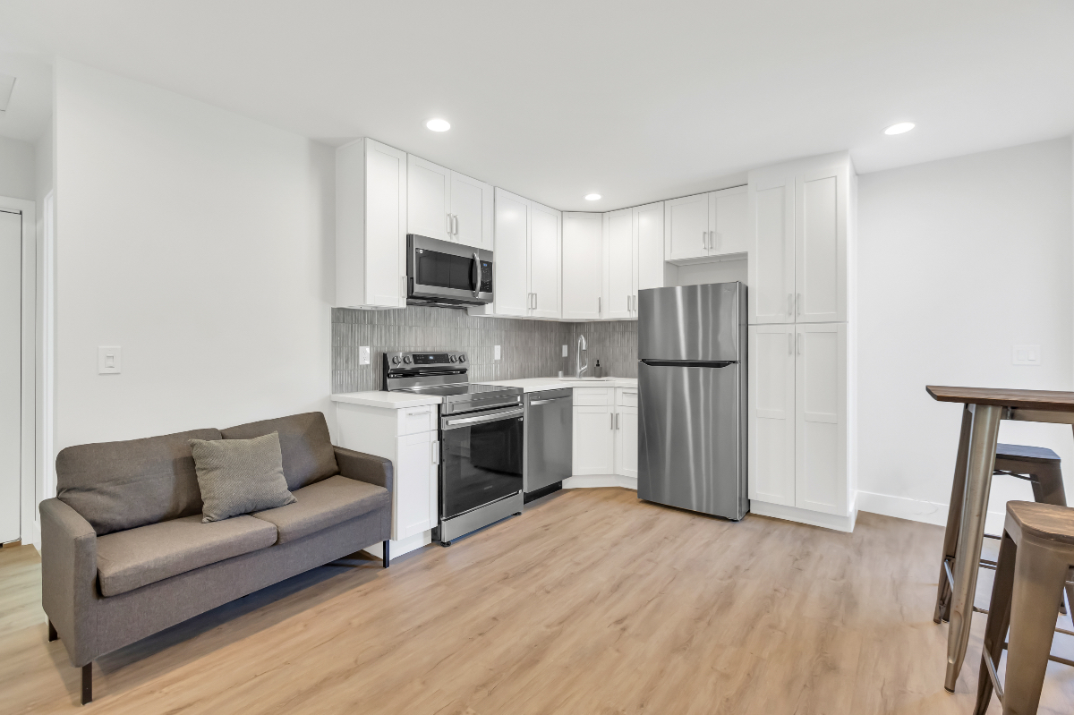 Brand new construction - 1 bed 1 bath private yard - Photo 3