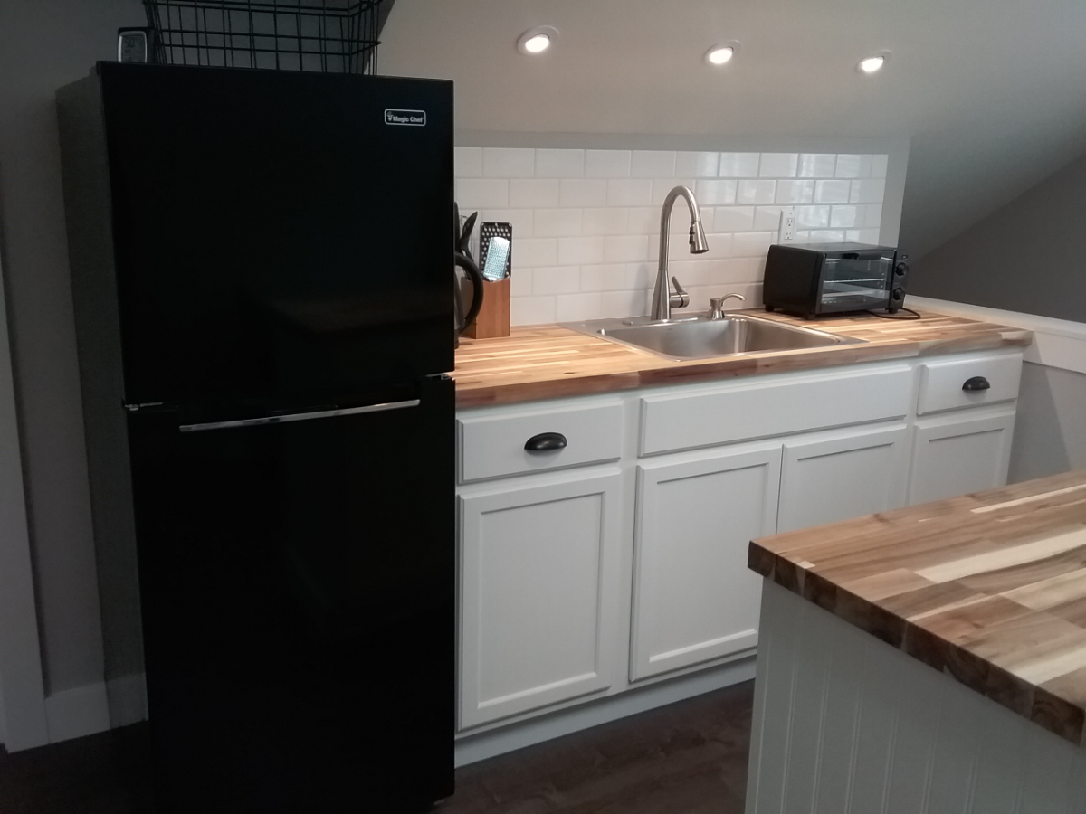 Sweet Spacious Studio near Old Mill District - Photo 2