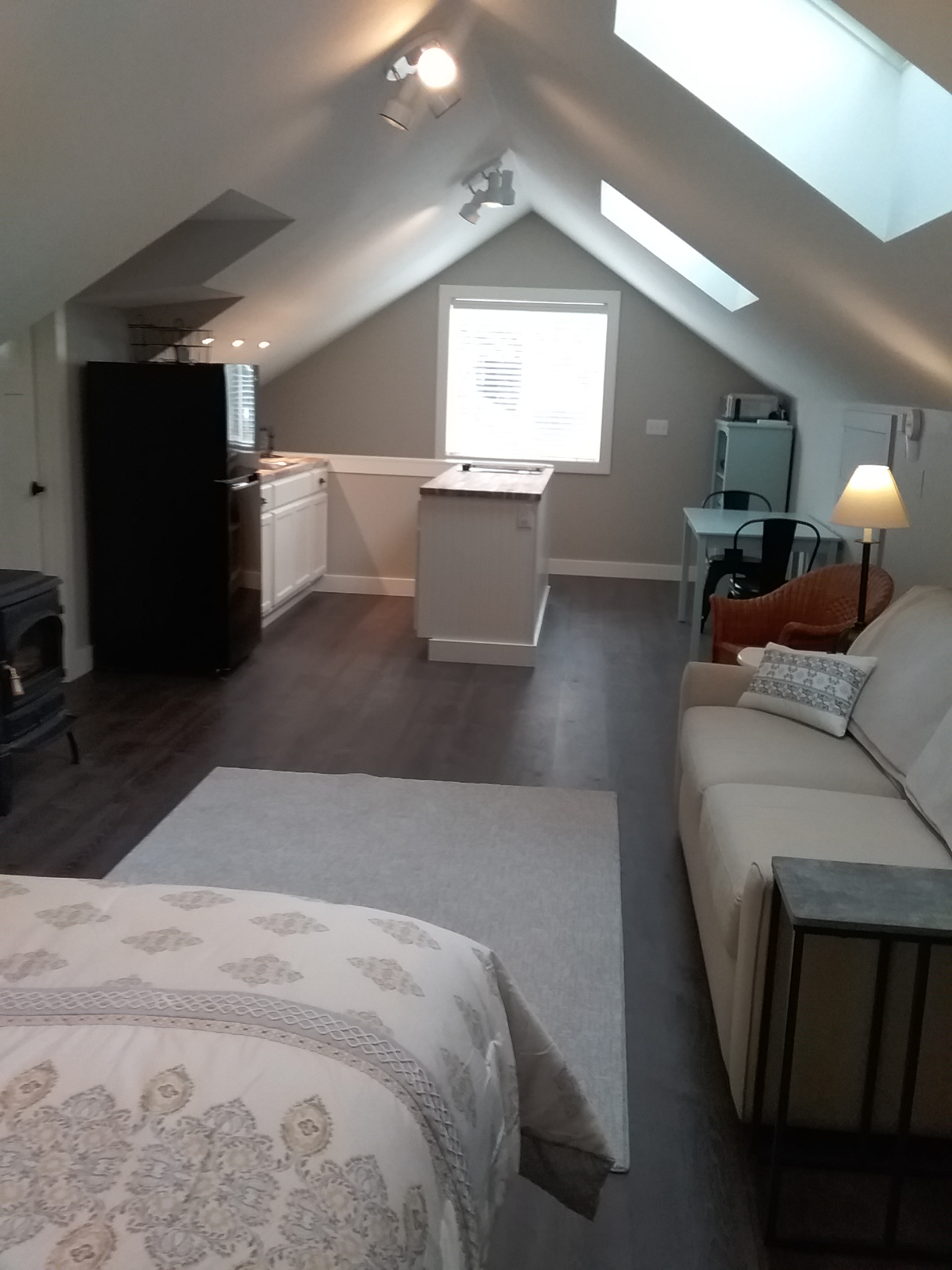 Sweet Spacious Studio near Old Mill District - Photo 3