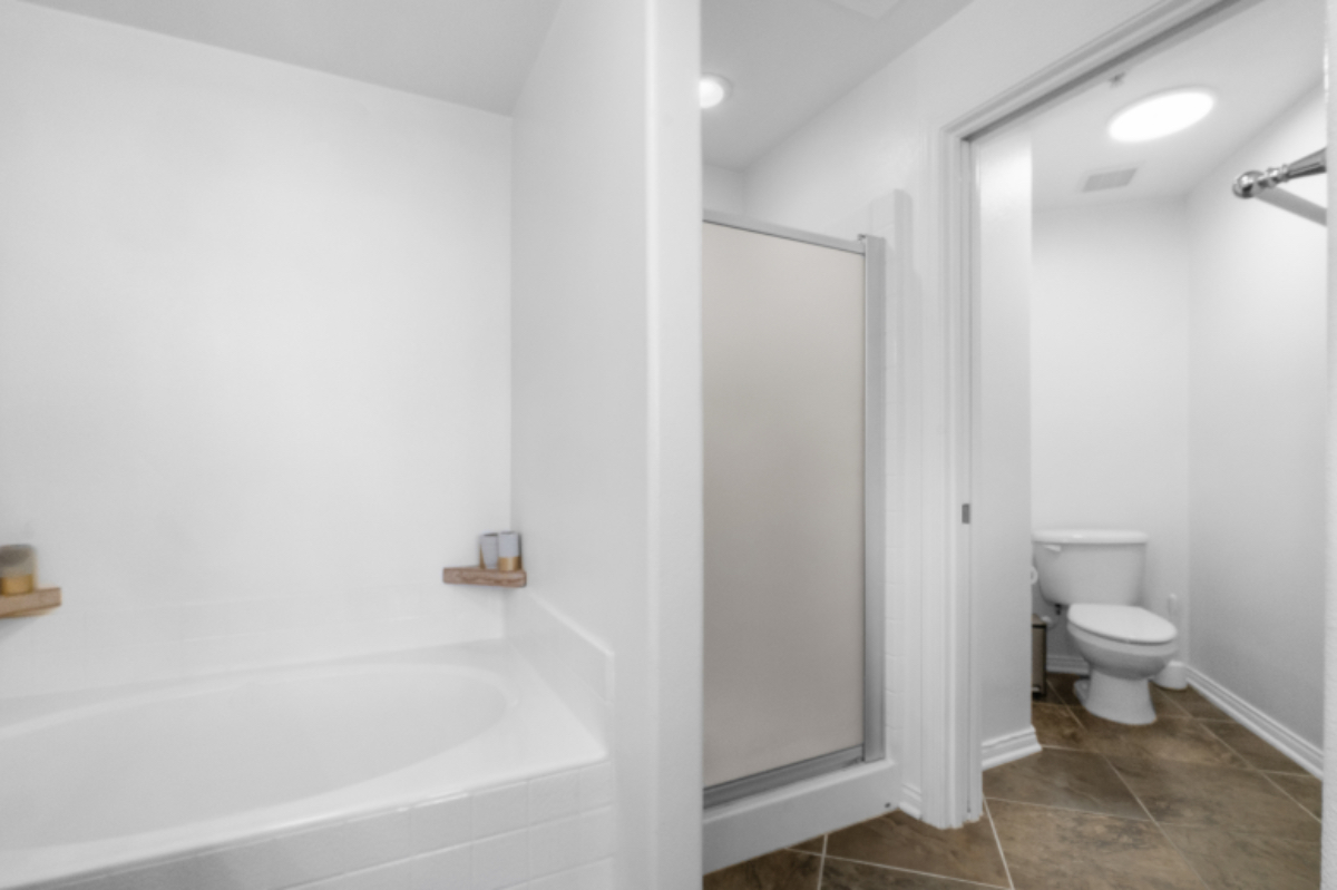 Clean Safe Spacious Private Primary Bed/Bath - near Downtown LA - Photo 4