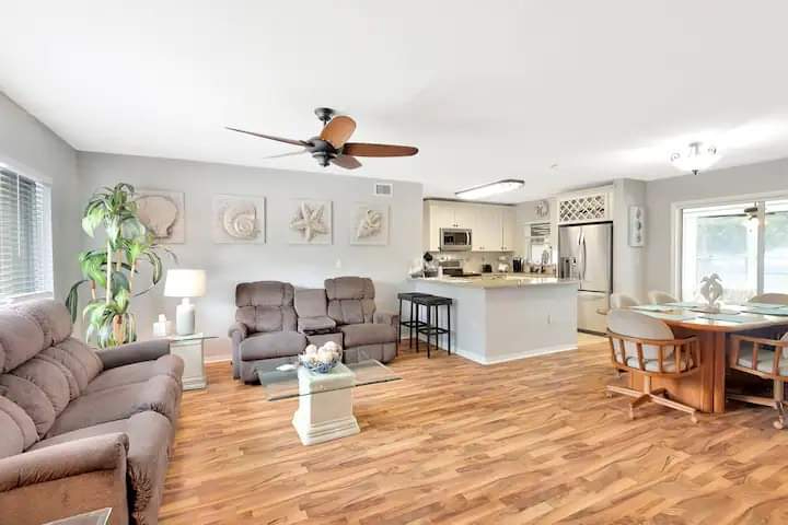 Beautiful Home Private Heated Pool - Photo 3