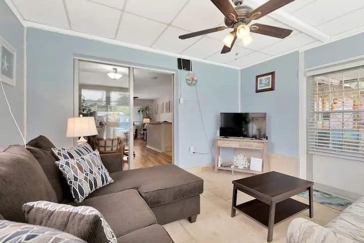 Beautiful  Home Private Heated Pool - Photo 8