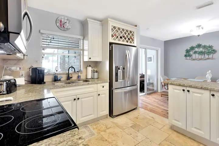 Beautiful Home Private Heated Pool - Photo 5