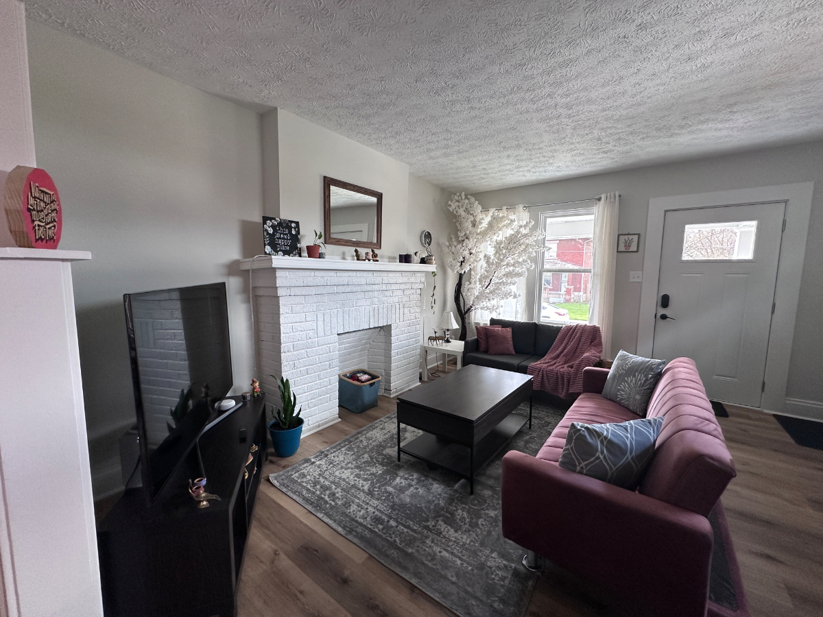 3Bed-1Bath, Fenced Backyard, Big Kitchen, Condo
