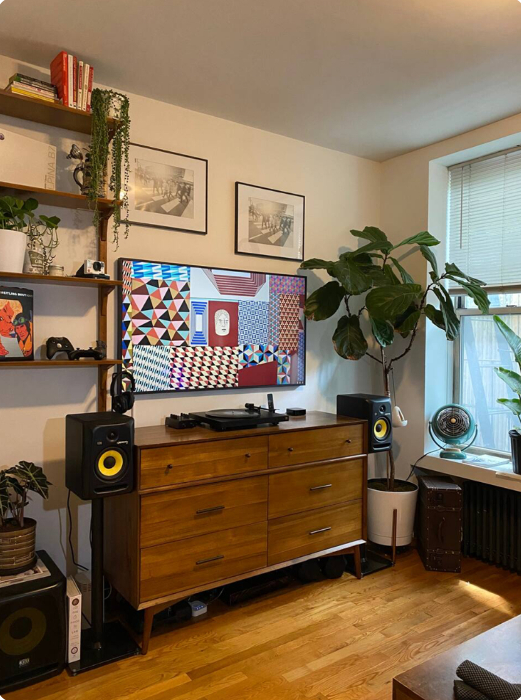 West Soho 1 Bed with outdoor Space - Photo 3