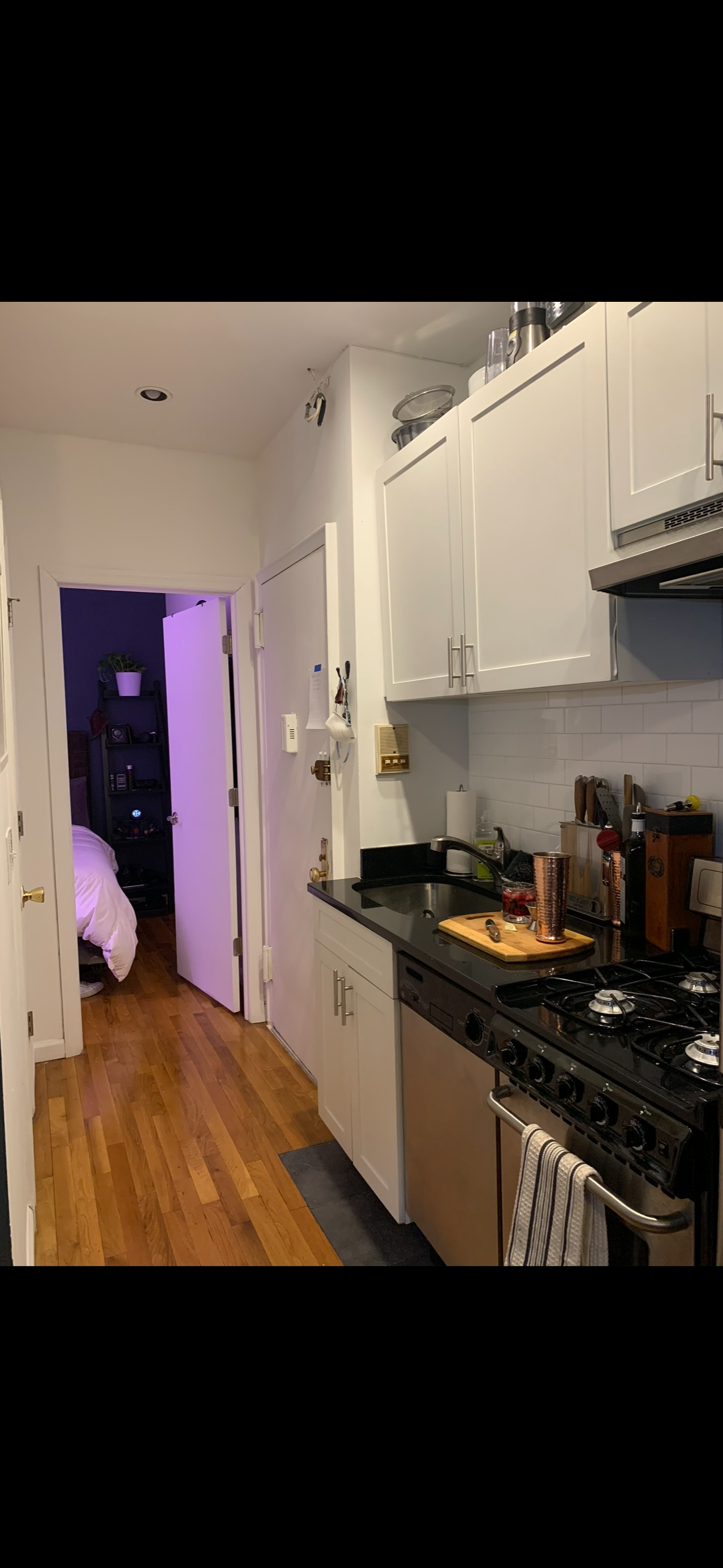 West Soho 1 Bed with outdoor Space - Photo 11