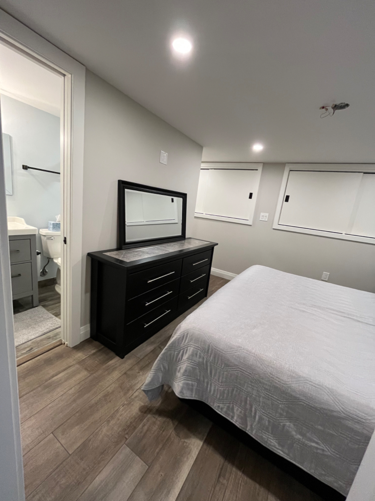 Your Comfortable Home Away From Home - Photo 12