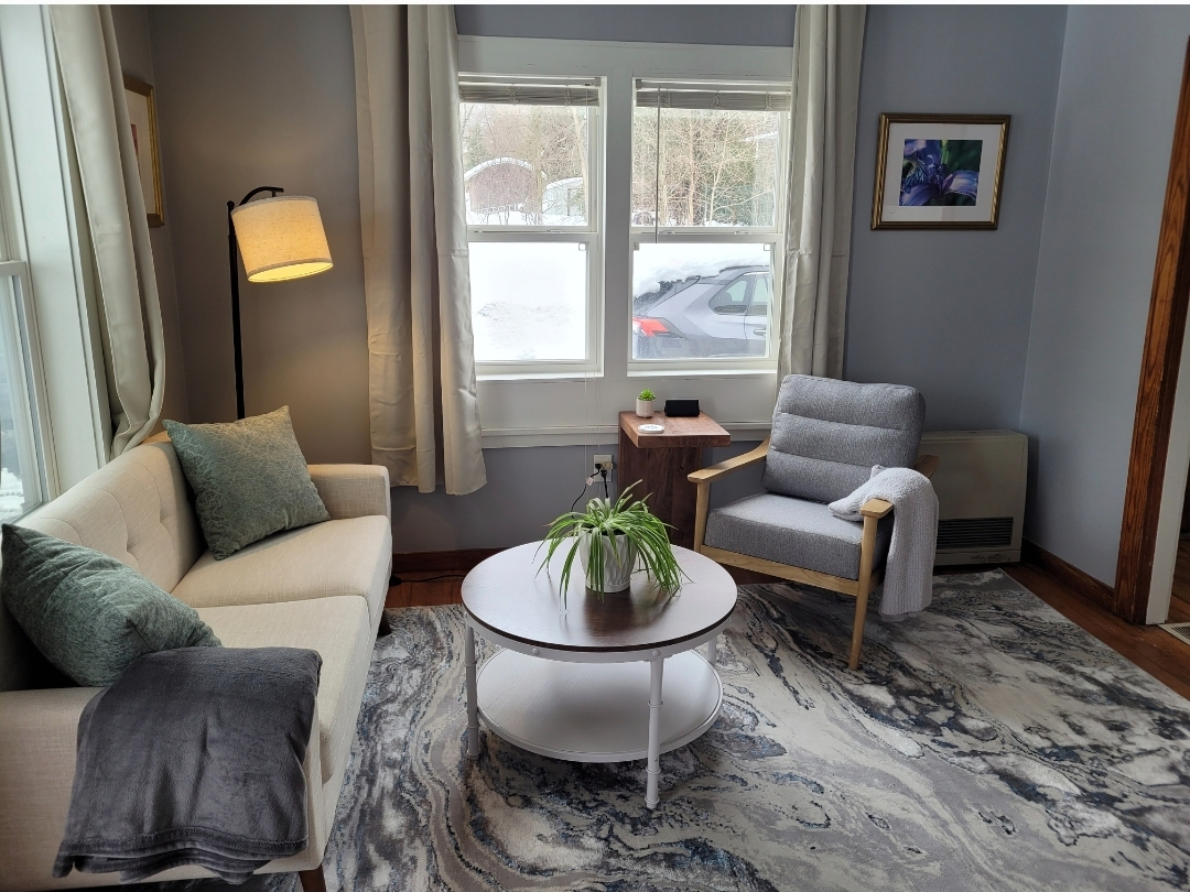 2 BR Apartment in St. Albans - Photo 2