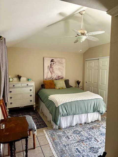 Private Entrance to Bright Airy Suite with Private Bath - Photo 2