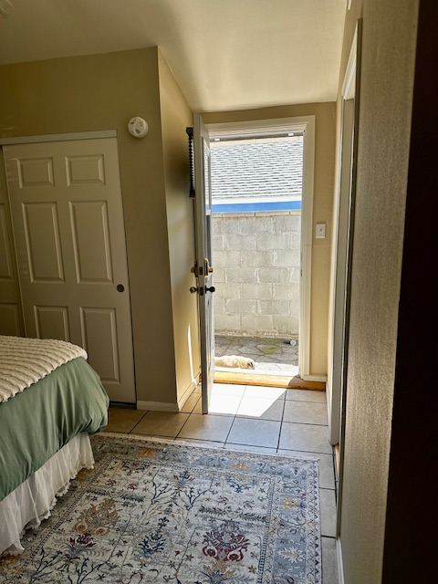 Private Entrance to Bright Airy Suite with Private Bath - Photo 3