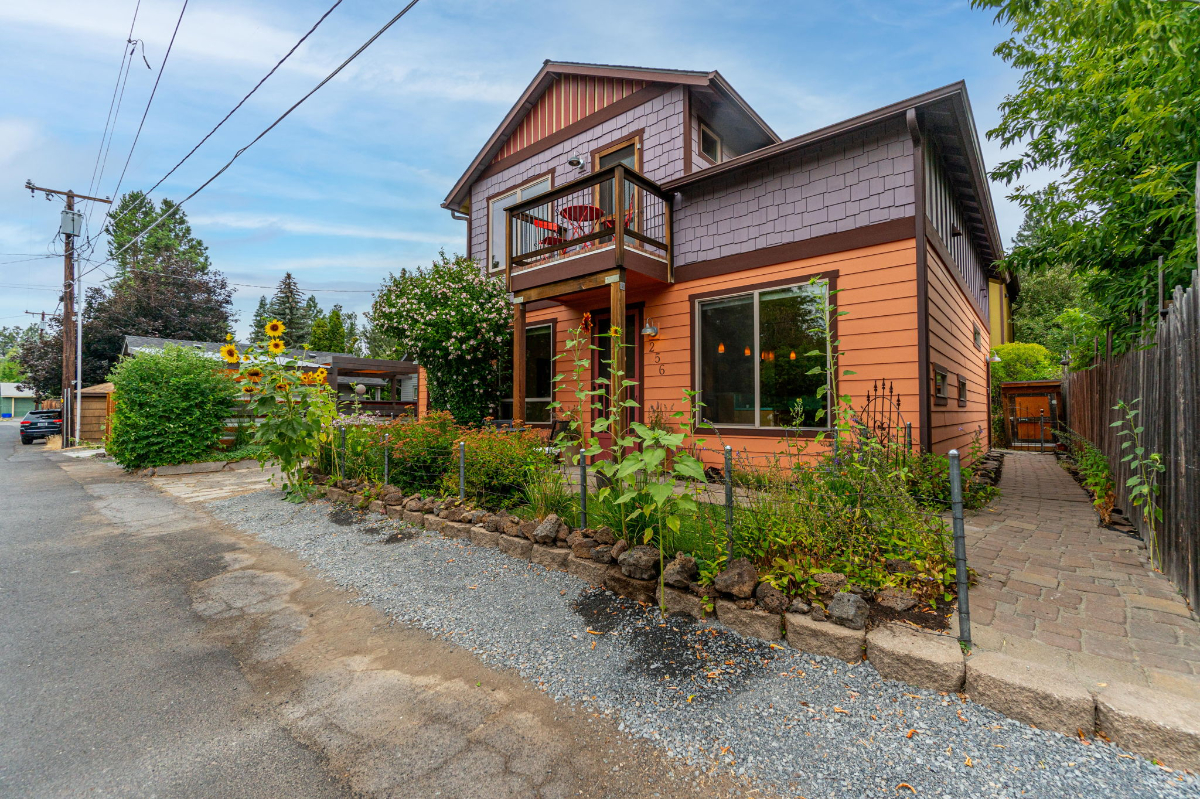 CasaCalma Bend - great location, hidden gem - Photo 2