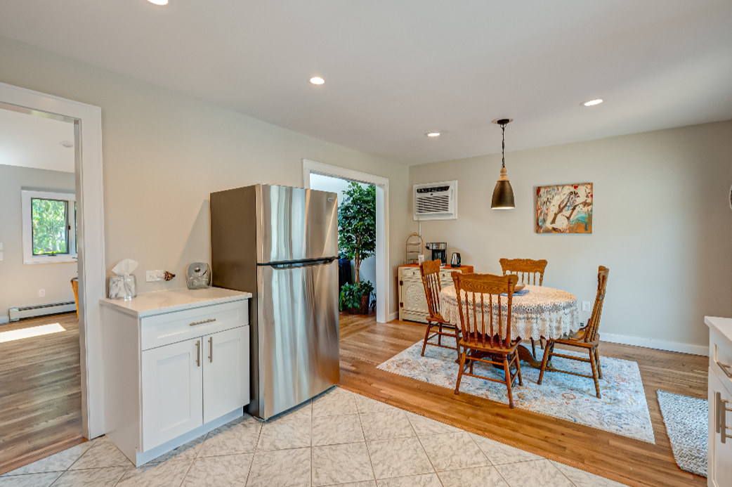 Your spacious home away from home. - Photo 8
