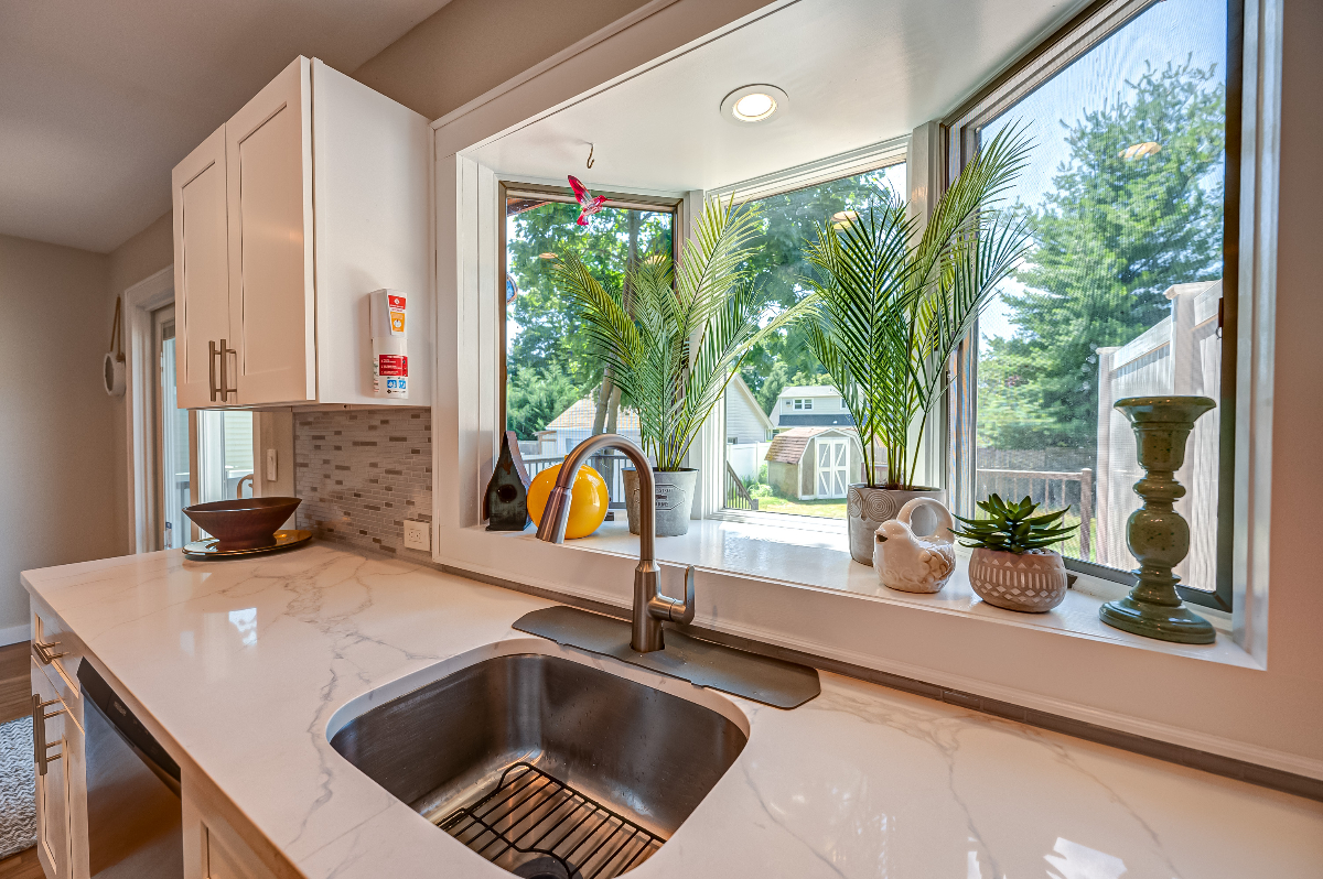 Your spacious home away from home. - Photo 11