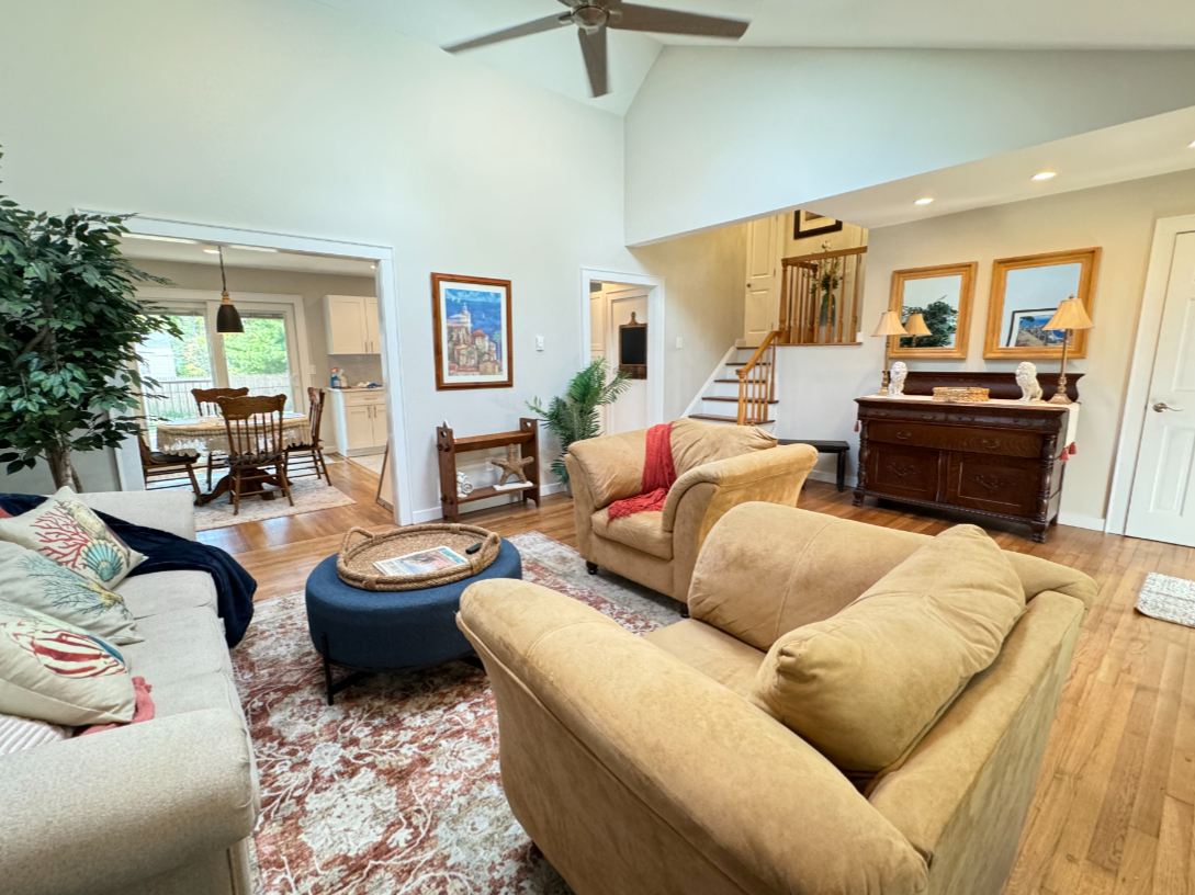 Your spacious home away from home. - Photo 6