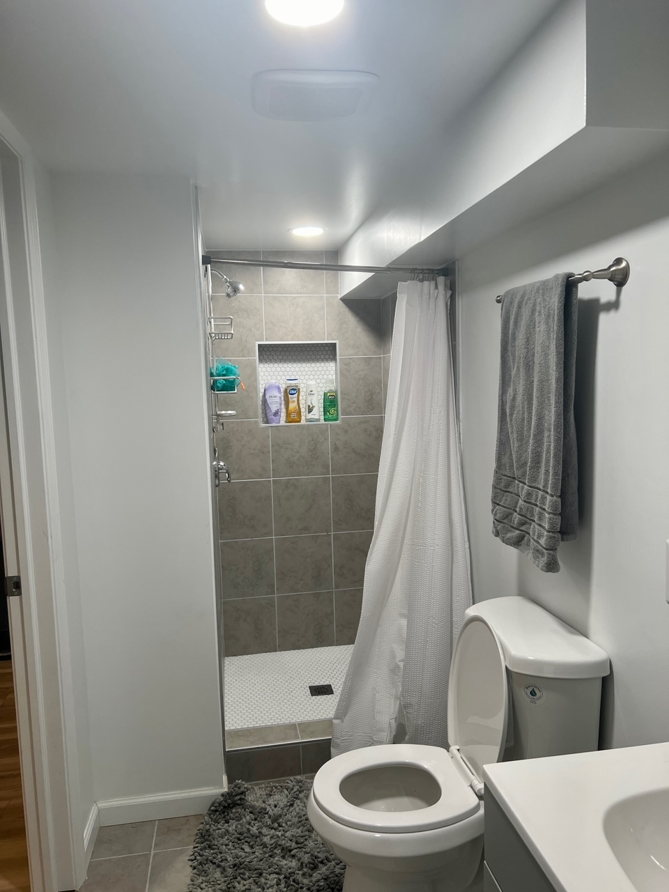 Basement Apartment in Washington DC Near Hospitals - Photo 12