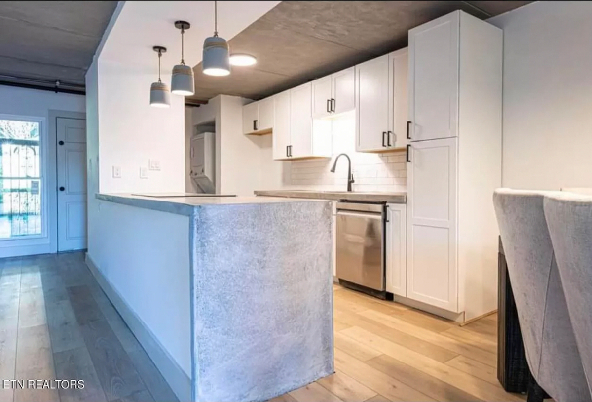 WEST KNOX Newly renovated 2br/2ba condo, Quiet, Close to Everything