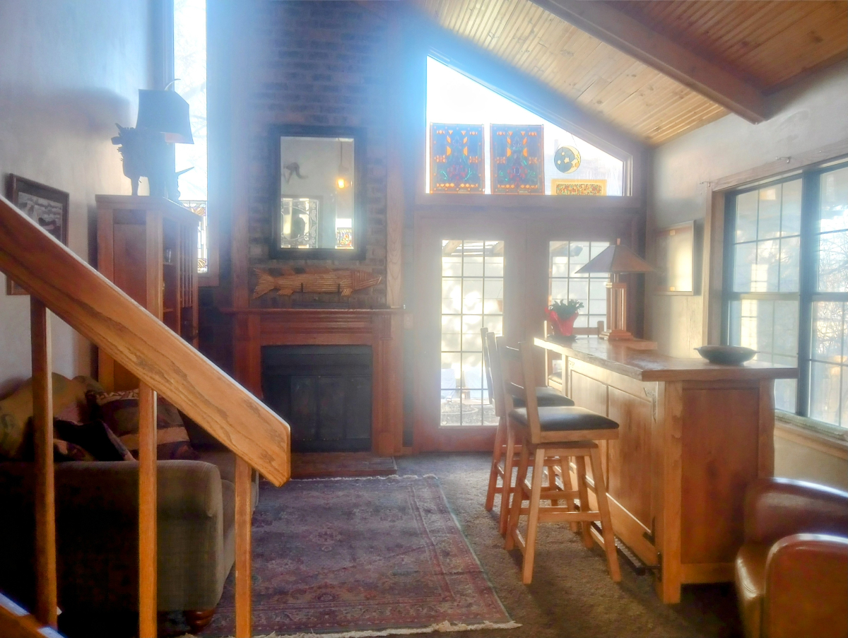 Beautiful, Cozy Bungalow in Quaint Small Town - Photo 4