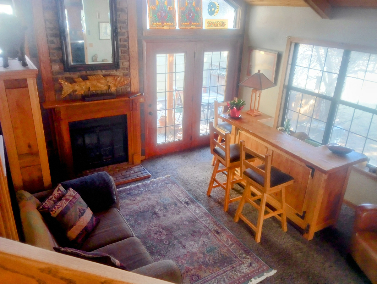 Beautiful, Cozy Bungalow in Quaint Small Town - Photo 5