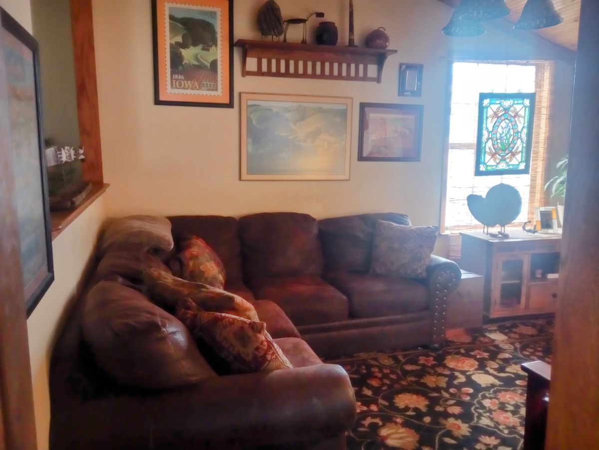 Beautiful, Cozy Bungalow  in Quaint Small Town - Photo 10