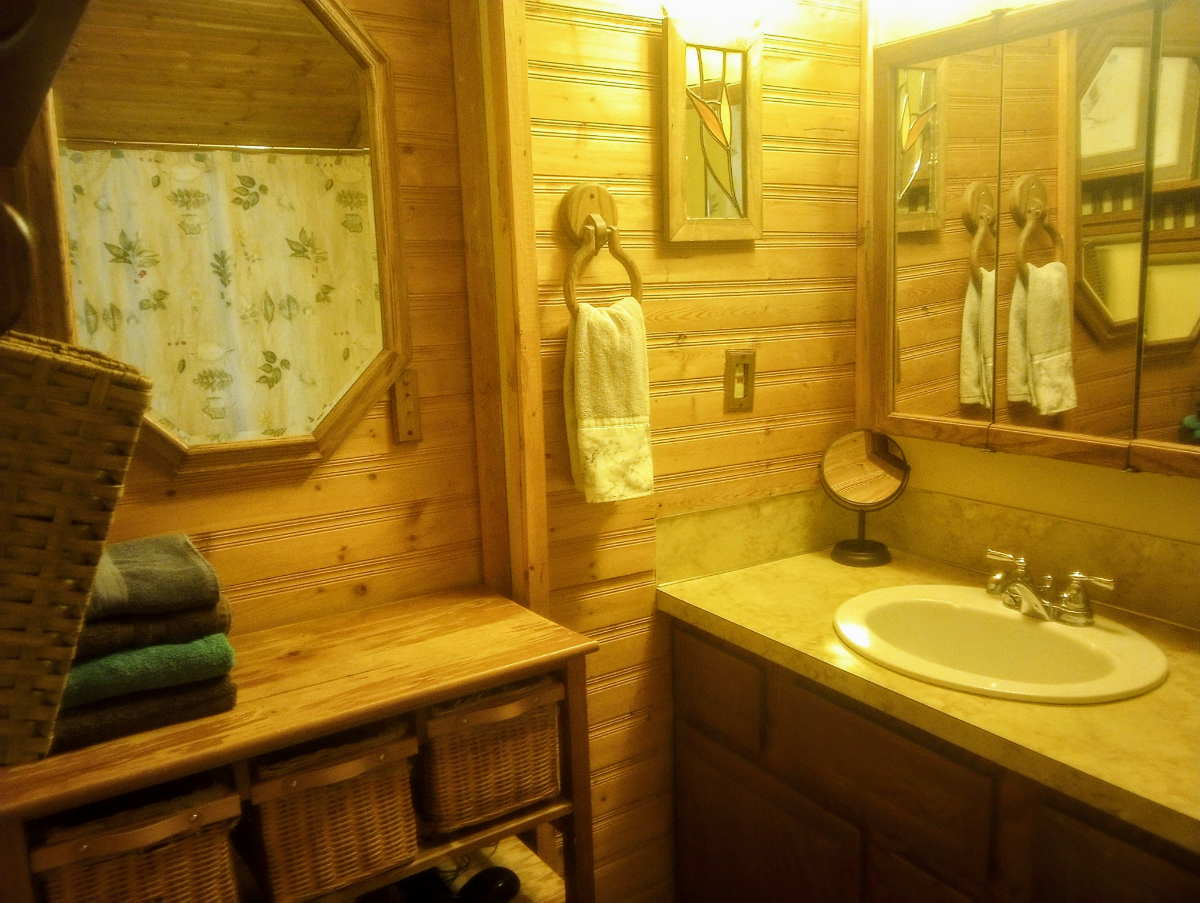 Beautiful, Cozy Bungalow  in Quaint Small Town - Photo 12