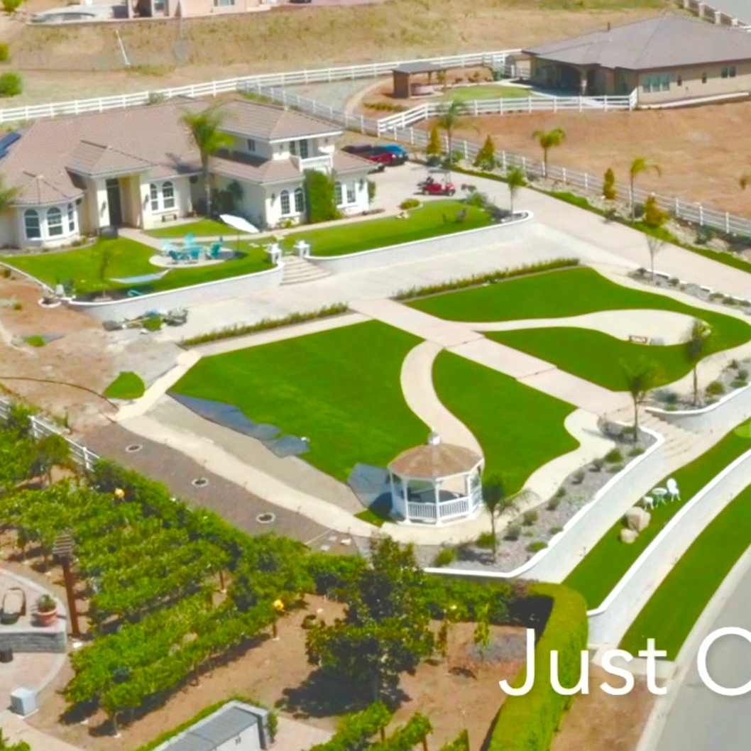 Ultimate Comfort & Leisure Awaits King-Sized Suite in High-Tech El Cajon Home with Pool, Spa, Gaming & Eco-Friendly Solar Perks - A... - Photo 2