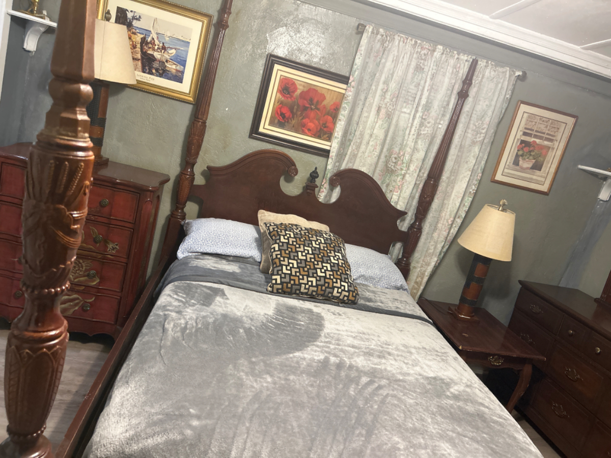 Charming Portsmouth Room with Prime Location