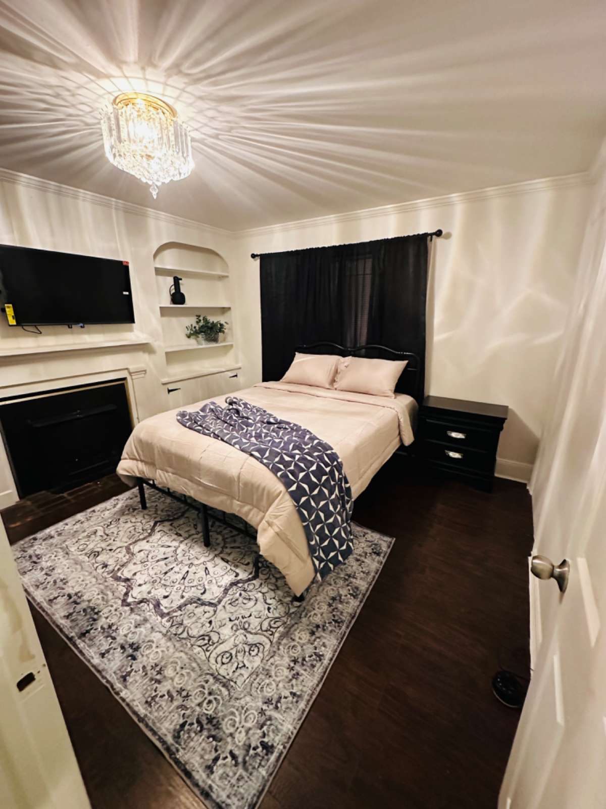 Hotel style rooms away from home - Photo 1
