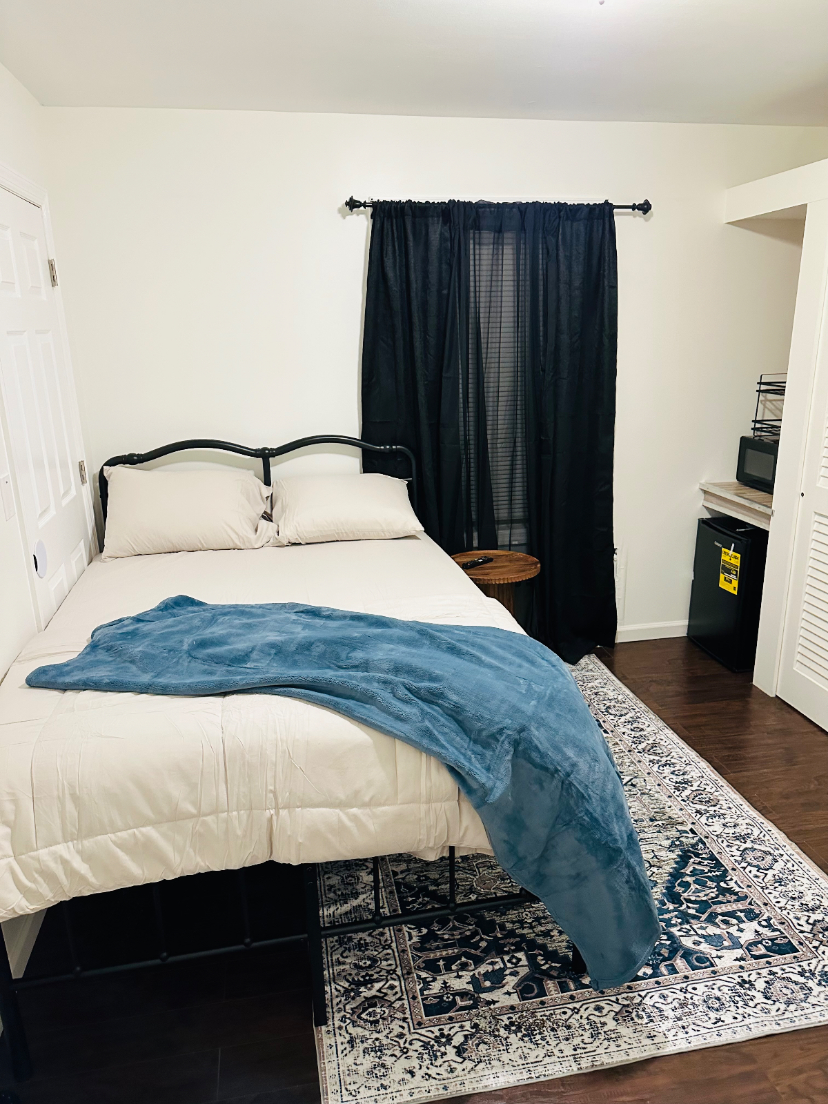 Hotel style rooms away from home - Photo 3