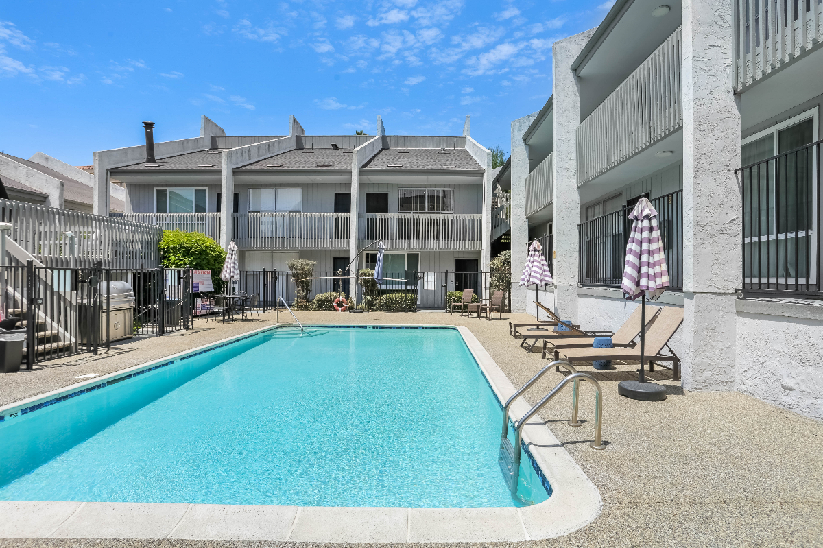 Modern 1 BR, Central, Pool, Parking, BBQs - Photo 1