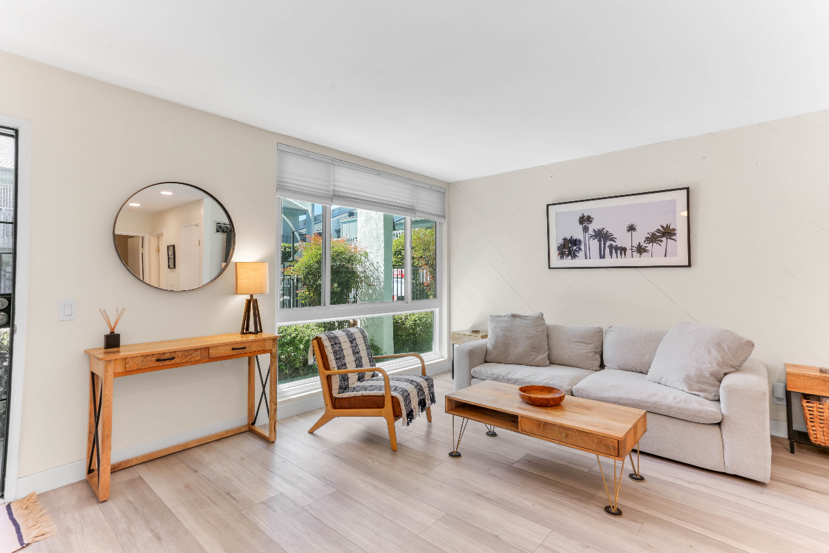 Modern 1 BR, Central, Pool, Parking, BBQs - Photo 3
