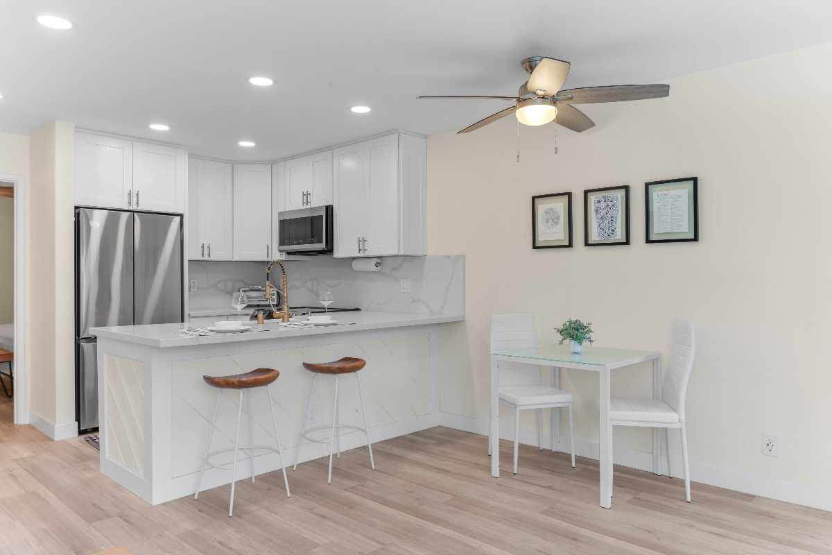Modern 1 BR, Central, Pool, Parking, BBQs - Photo 5