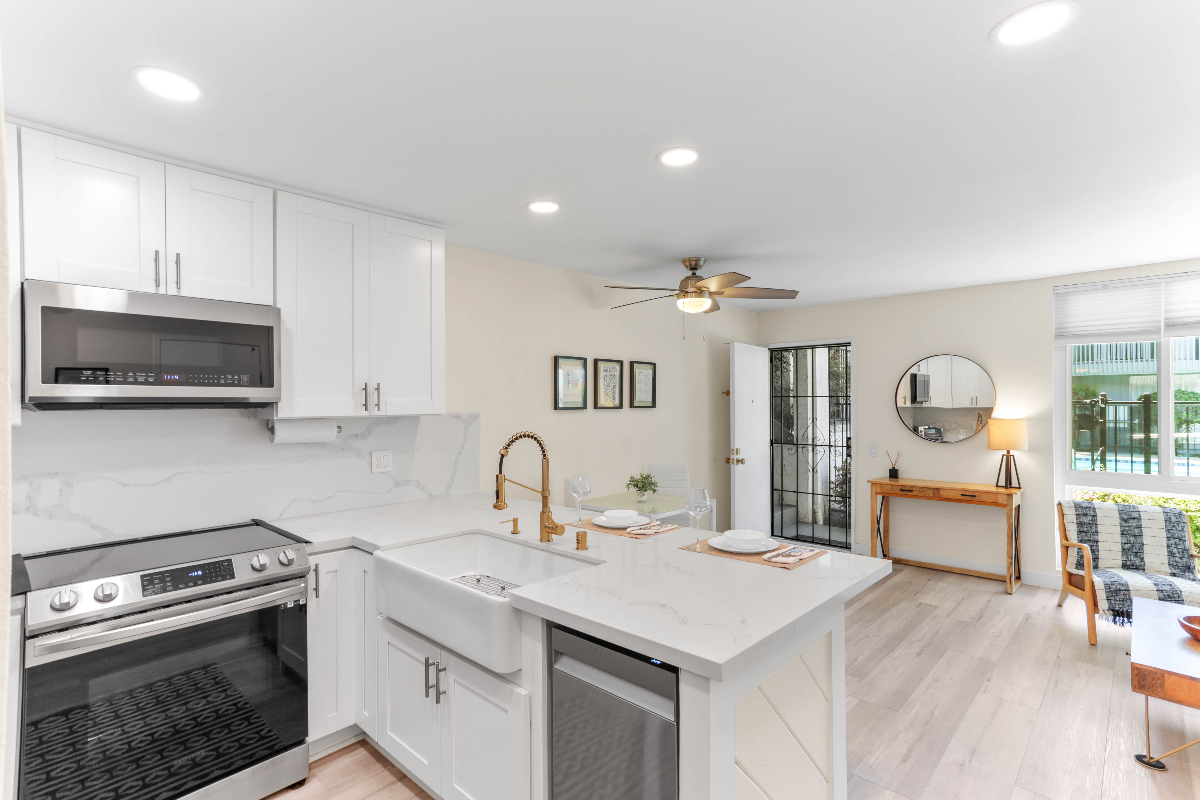 Modern 1 BR, Central, Pool, Parking, BBQs - Photo 6