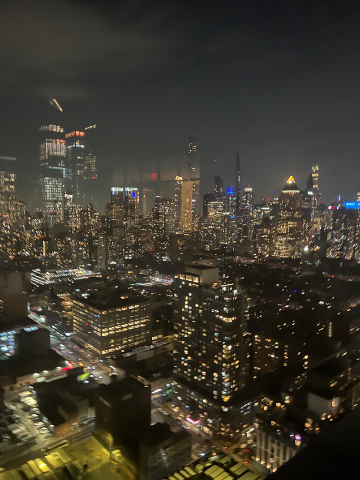 A fully furnished one-bedroom, one-bathroom condo for rent in Midtown Manhattan, NYC - Photo 1